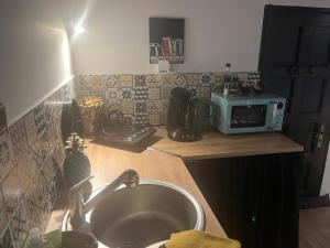 Kuchnia lub aneks kuchenny w obiekcie Le Clos de l'Olivier
