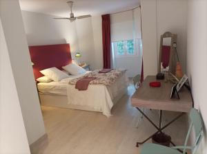 Posteľ alebo postele v izbe v ubytovaní Sotogrande Paseo del Rio