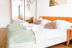 Posteľ alebo postele v izbe v ubytovaní AL-DOM apartamenty Blue Olymp 203
