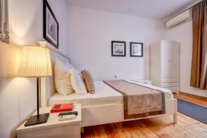 A bed or beds in a room at Just Studios