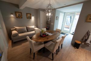 a living room with a table and chairs and a couch at B en B Volendam in Volendam