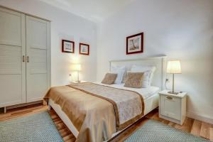 A bed or beds in a room at Just Studios