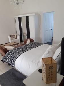 Ένα ή περισσότερα κρεβάτια σε δωμάτιο στο Oasis Master Suite