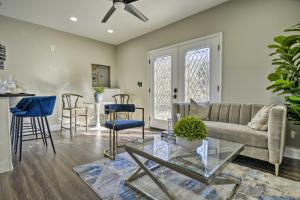 Χώρος καθιστικού στο Newark Rental Near University of Delaware!