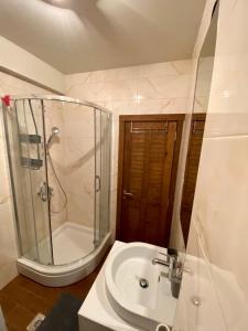 Gallery image of Vidik Resort Kopaonik - apartman 50m2 sa privatnim parkingom in Kopaonik +4 photos