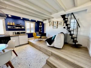 Kuchyňa alebo kuchynka v ubytovaní Nice Chateau Duplex Menica vue sur le vieux Nice