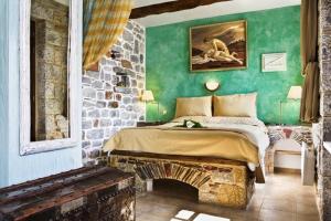 Кровать или кровати в номере Elixirion Guest House