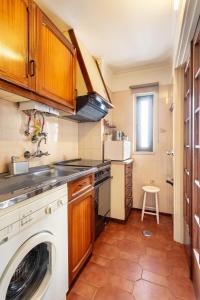 Cucina o angolo cottura di ALTIDO Superb flat with Terrace and Ocean Views