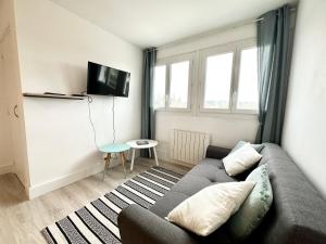 A seating area at Appartement T3 cosy – Entre bourg et plages