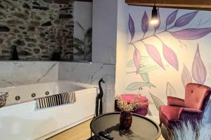 Łóżko lub łóżka w pokoju w obiekcie Precioso Apartamento 2 Hab con Bañera Hidromasaje