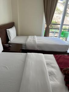 Una cama o camas en una habitación de Nagarkot Resort PVt. Ltd