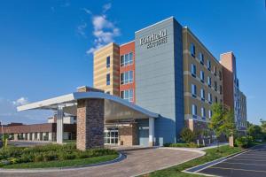 an image of the building of the hotel at Fairfield Inn & Suites by Marriott Chicago O'Hare in Des Plaines