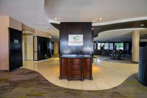a lobby with a table in the middle of a building at Courtyard by Marriott Merced in Merced
