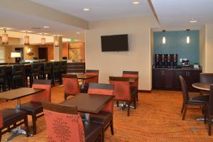 a restaurant with tables and chairs and a bar at Residence Inn by Marriott Akron Fairlawn in Fairlawn