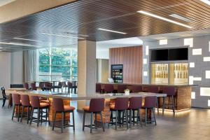 A restaurant or other place to eat at Courtyard by Marriott Albany Airport