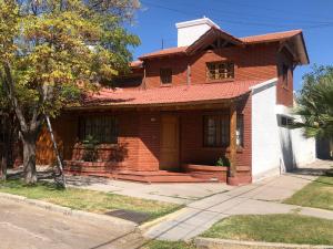 a red brick house with a white at Amanecer de Oro in Guaymallen