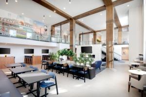 a restaurant with tables and chairs and a balcony at Fairfield by Marriott Inn & Suites Franklin Cool Springs in Franklin