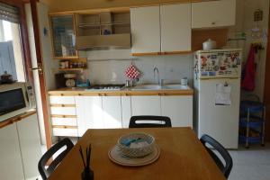 a kitchen with a table with a bowl on it at MomòHouse - 4 ospiti 2 camere WiFi A/C in Rome