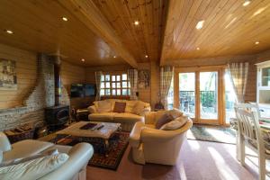 Χώρος καθιστικού στο Birch Lodge