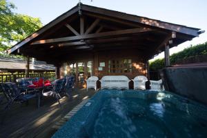 Πισίνα στο ή κοντά στο Birch Lodge