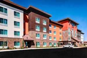 an apartment building with a car parked in front of it at TownePlace Suites by Marriott Bakersfield West in Bakersfield