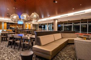a hotel lobby with a couch and a bar at SpringHill Suites by Marriott Kenosha in Kenosha