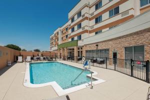 a swimming pool in front of a building at Courtyard by Marriott Ardmore in Ardmore