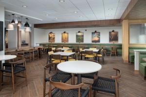 a restaurant with tables and chairs and a bar at Fairfield Inn & Suites by Marriott Boise West in Boise