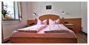 Postel nebo postele na pokoji v ubytování Landhaus Bergkristall - Sommer Bergbahnen inklusive + 17 fotografií