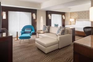 Area soggiorno di Renaissance Phoenix Downtown Hotel