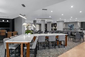 a dining room with a large table and chairs at Courtyard by Marriott Miami Aventura Mall in Aventura