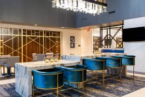 a bar with blue stools in a hotel lobby at Residence Inn Palm Beach Gardens in Palm Beach Gardens