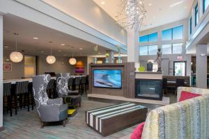 a living room with a television and a bar at Residence Inn by Marriott Akron South/Green in Akron