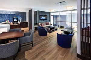 a hotel room with a table and chairs at South Sioux City Marriott Riverfront in South Sioux City