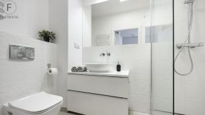 Kúpeľňa v ubytovaní Flatbook - City Center SPA Apartments Toruńska 11