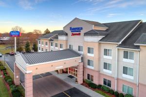 an aerial view of a hotel with a sign on it at Fairfield Inn & Suites by Marriott Edison - South Plainfield in Edison