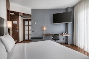 Postel nebo postele na pokoji v ubytování AC Hotel Burgos by Marriott