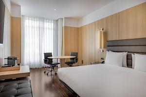 Postel nebo postele na pokoji v ubytování AC Hotel Burgos by Marriott
