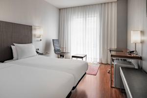 Postel nebo postele na pokoji v ubytování AC Hotel Burgos by Marriott
