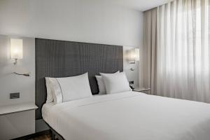Postel nebo postele na pokoji v ubytování AC Hotel Burgos by Marriott