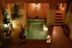 Басейн в Riad is entire house for sole occupancy up to 6 adults & 2 children або поблизу