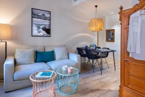 a living room with a couch and a table at Samaritana Suites in Palma de Mallorca