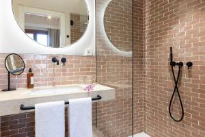 a bathroom with a sink and a mirror at Samaritana Suites in Palma de Mallorca