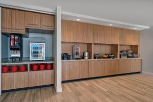 a kitchen with wooden cabinets and aasteryasteryasteryasteryasteryasteryasteryasteryastery at TownePlace Suites Sacramento Airport Natomas in Sacramento