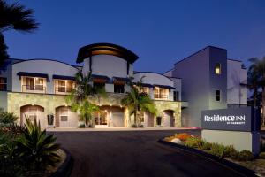 a building with a sign that reads residence inn at Residence Inn San Diego Carlsbad in Carlsbad