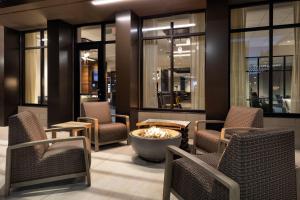 Posezení v ubytování Courtyard by Marriott Owatonna Downtown