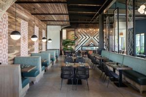 a dining room with tables and chairs in a restaurant at Sheraton Carlsbad Resort & Spa in Carlsbad