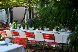 Ein Garten an der Unterkunft Albergo Ristorante Centovalli