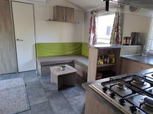 Zdjęcie z galerii obiektu Mobil home confort 6 personnes w mieście Saint-Chéron