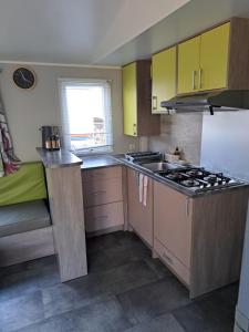 Zdjęcie z galerii obiektu Mobil home confort 6 personnes w mieście Saint-Chéron